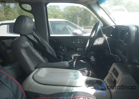 2000 Chevrolet Suburban 1500 Lt z USA, uszkodzony, nr VIN 3GNEC16T9YG100679